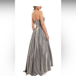 Betsy & Adam Square Neck Sleeveless Glitter Gown Metallic Size 12 Hi Low Pockets